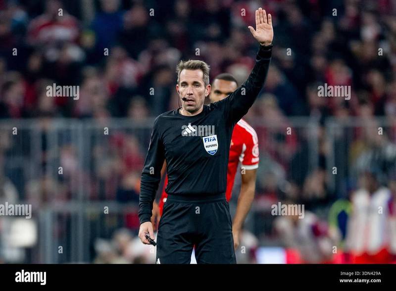  勒沃库森高层激怒言论引争议，卡罗确认接受纪律处罚。 体育新闻 勒沃库森高层激怒言论引争议，卡罗确认接受纪律处罚。 体育新闻