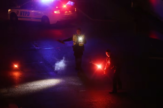  纽约拉瓜迪亚机场突发跑道惨剧；两名飞行员不幸遇难，机场全面关闭。 新闻 纽约拉瓜迪亚机场突发跑道惨剧；两名飞行员不幸遇难，机场全面关闭。 新闻