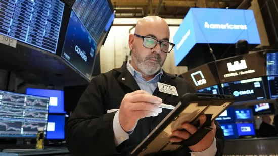  美股尾盘走势分化，道指小幅回升；中东局势发展引发市场持续关注。 股票财经 美股尾盘走势分化，道指小幅回升；中东局势发展引发市场持续关注。 股票财经