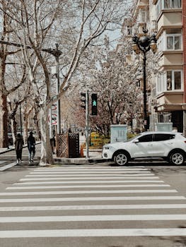 为什么智能座舱体验参差不齐？深度对比AI大模型的落地差异