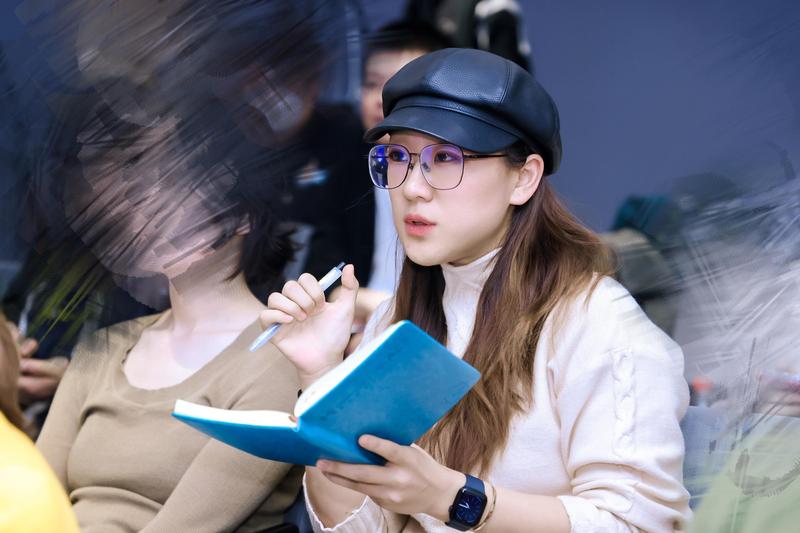  面对账单焦虑，如何理性看待AI模型算力消耗的本质逻辑？ 情感心理