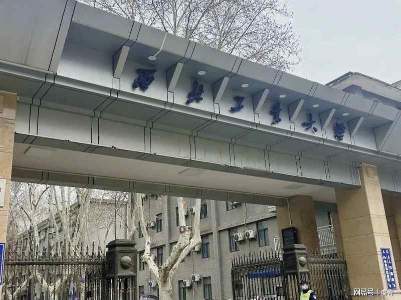  围栏后的冲突：当学术高地遭遇垄断式收租 新闻