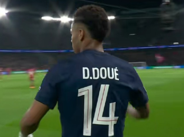  欧冠8强战术复盘：巴萨红牌危机与利物浦结构性溃败深度解析 体育新闻