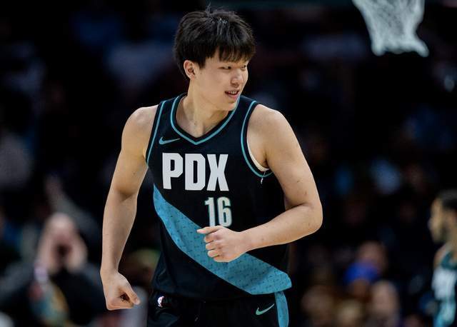  【深度复盘】里夫斯腹斜肌拉伤：湖人战术体系崩塌的全链路诊断 体育新闻