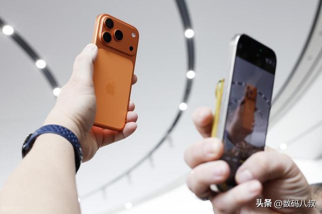  你还在纠结换不换手机吗？朋友家的iPhone 17 Pro Max让我彻底想通了 手机评测