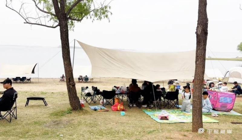  白龟湖露营经济产业解构：滨水生态如何转化为持久消费动能 新闻 白龟湖露营经济产业解构：滨水生态如何转化为持久消费动能 新闻