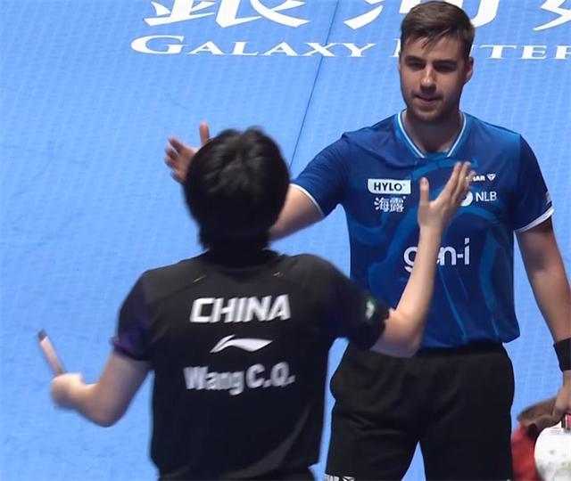  王楚钦澳门世界杯逆转深度复盘：去掉肌肉贴的搏命之战与技术隐患分析 体育新闻