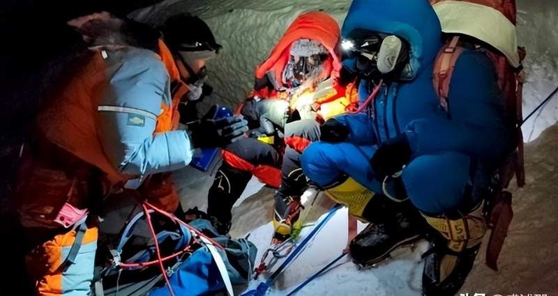  珠峰8450米生死抉择：两位湖南登山者的极限救援技术复盘 体育新闻