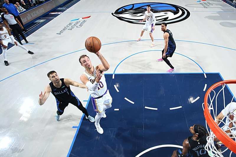  【技术拆解】从纯投手到三双制造机：肯纳德转型控卫的数据密码 体育新闻