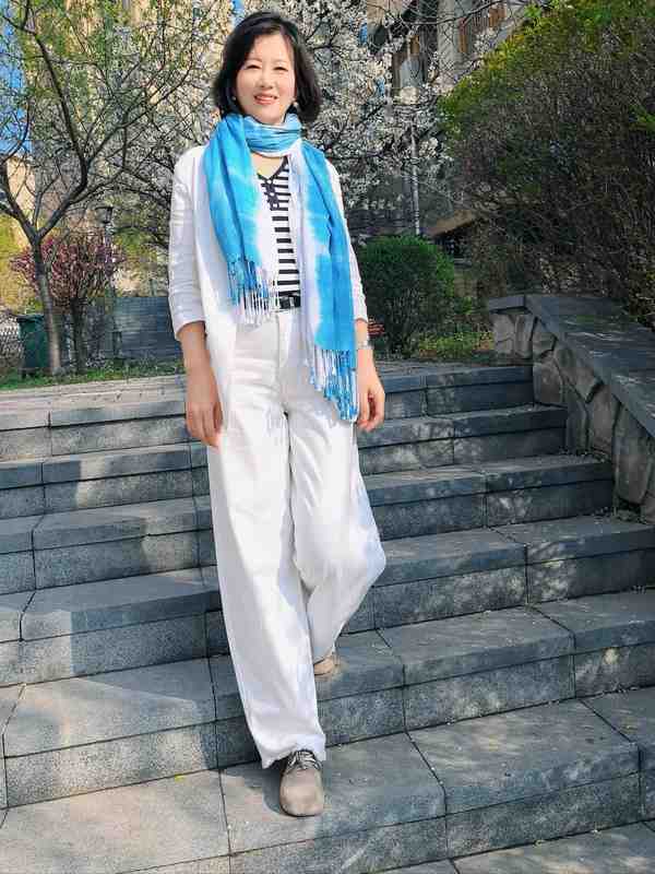  从基础款到高级感：50岁女性春装穿搭的细节拆解 时尚用品