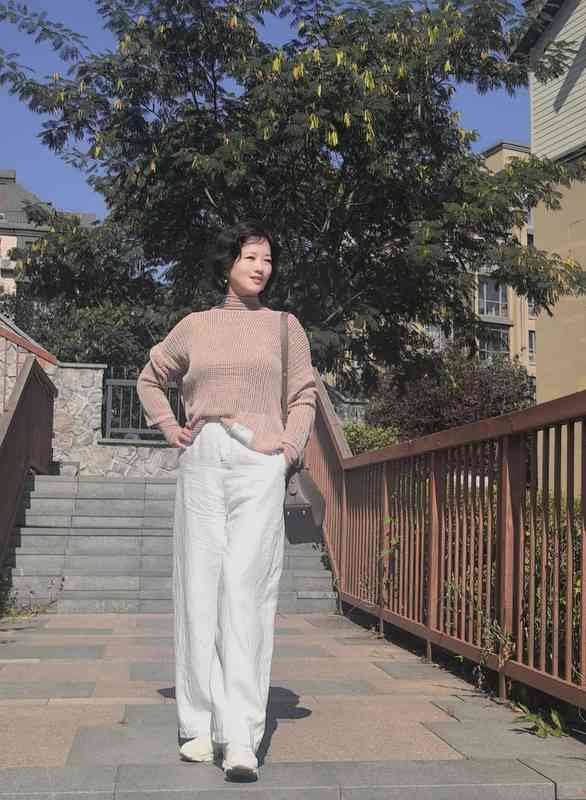  从基础款到高级感：50岁女性春装穿搭的细节拆解 时尚用品