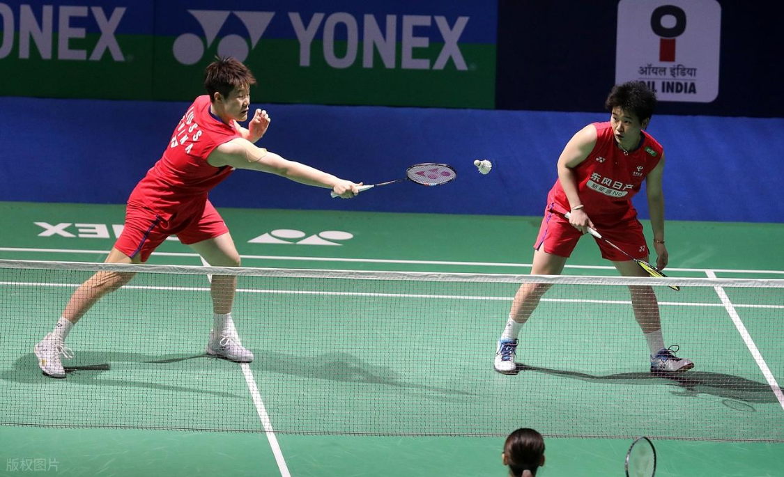  22年的热爱，一生的告别：那个亲吻球场的女孩，让我们看见体育最动人的模样 情感心理