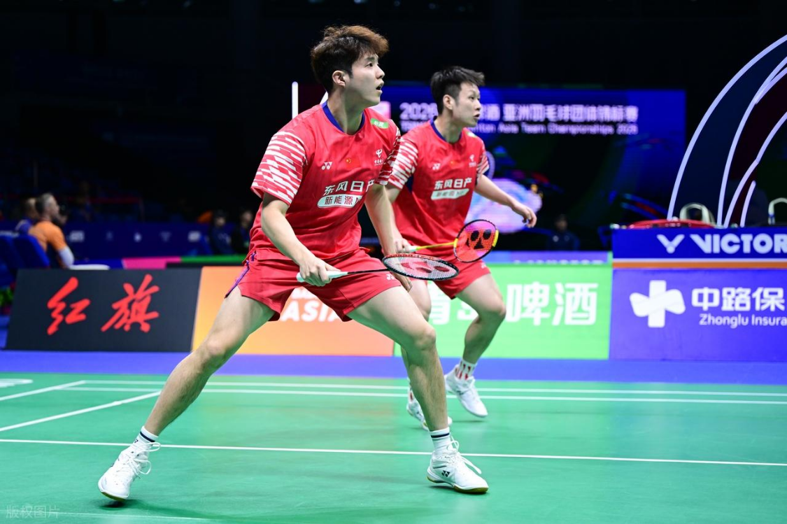  22年的热爱，一生的告别：那个亲吻球场的女孩，让我们看见体育最动人的模样 情感心理