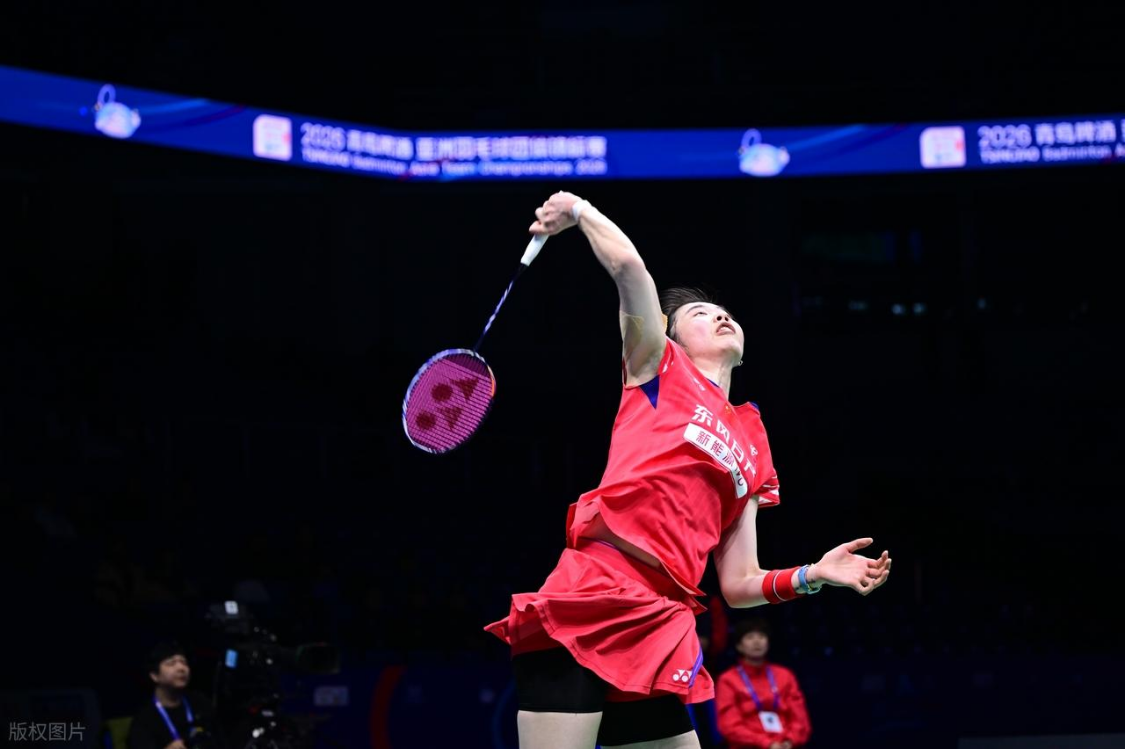  22年的热爱，一生的告别：那个亲吻球场的女孩，让我们看见体育最动人的模样 情感心理