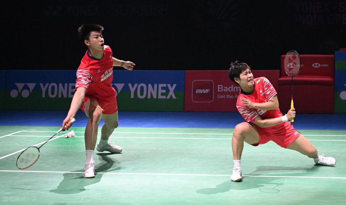  22年的热爱，一生的告别：那个亲吻球场的女孩，让我们看见体育最动人的模样 情感心理