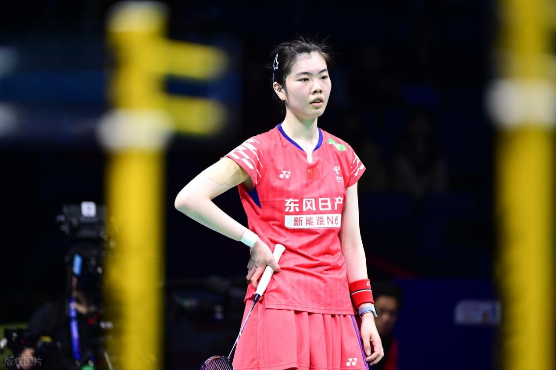  22年的热爱，一生的告别：那个亲吻球场的女孩，让我们看见体育最动人的模样 情感心理