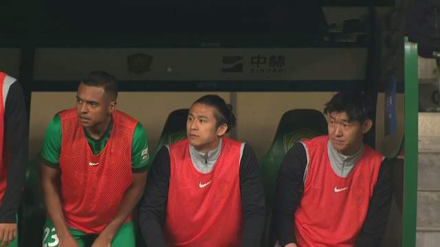  战术极端化困局：国安从传控到开大脚的深层技术剖析 体育新闻