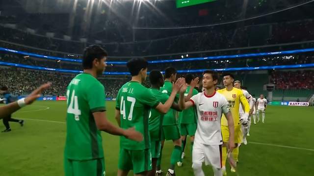  战术极端化困局：国安从传控到开大脚的深层技术剖析 体育新闻